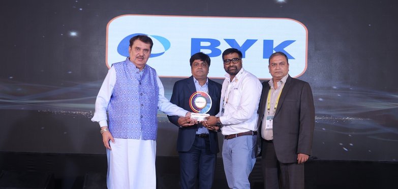 Vikas Srivastav accepting the award